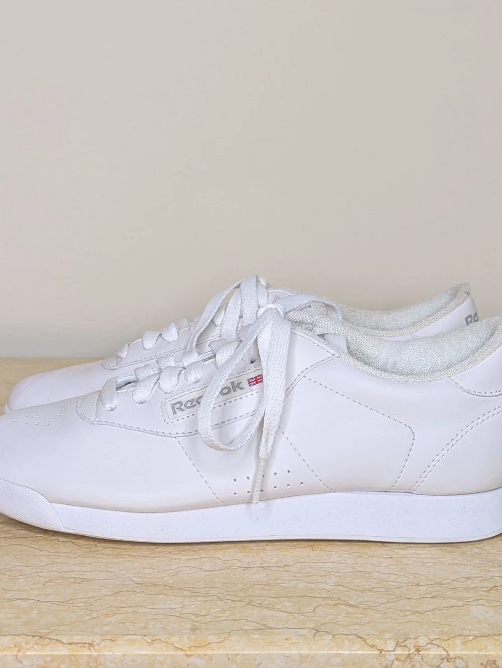 Reebok Classic White Athletic Shoe Classic Sneaker Women's 7.5